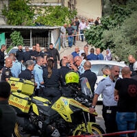 אנשי משטרה, מגן דוד אדום ואיחוד הצלה בזירה שבה נרצחו חמישה בני אדם ביפיע, 8 ביוני 2023