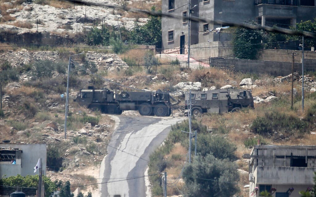 כלי רכב משוריינים של צה&#8221;ל בלב ג&#8217;נין במהלך העימותים עם הפלסטינים, 19 ביוני 2023 (צילום: Nasser Ishtayeh/Flash90)