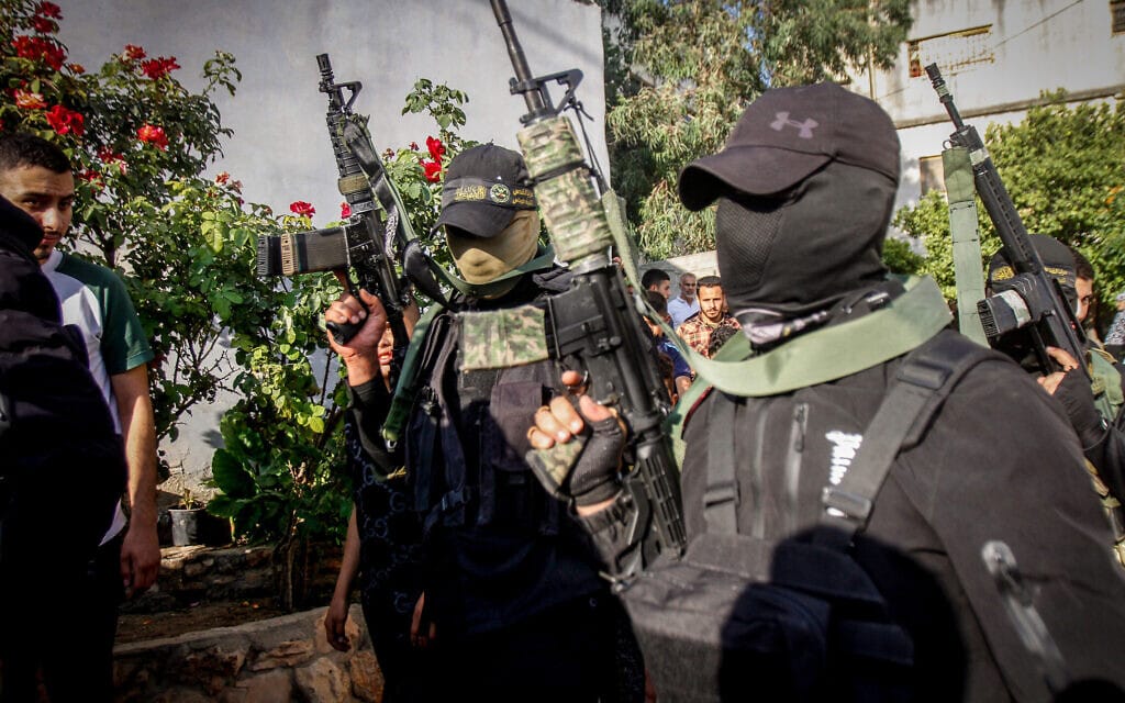 חמושים פלסטינים בהלווית אחד ההרוגים בעימות עם צה&#8221;ל בג&#8217;נין, 19 ביוני 2023 (צילום: Nasser Ishtayeh/Flash90)