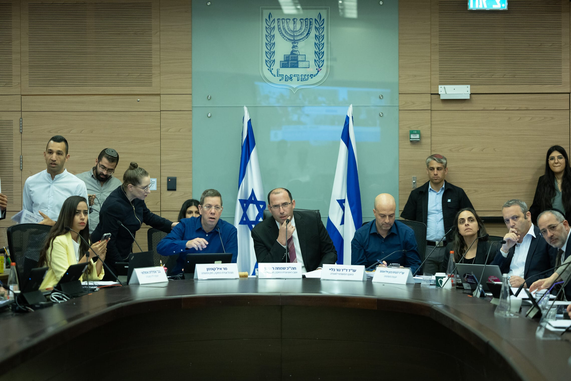 ח&#8221;כ שמחה רוטמן (במרכז) מנהל את ישיבת ועדת החוקה של הכנסת בנושא צמצום עילת הסבירות, 25 ביוני 2023 (צילום: יונתן זינדל/פלאש90)