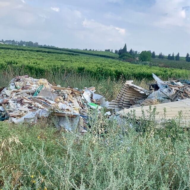 פסולת במועצה אזורית גזר (צילום: אבנר הופשטיין)