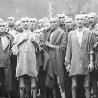 אסירים מורעבים במחנה הריכוז אבנזה, אוסטריה, 7 במאי 1945