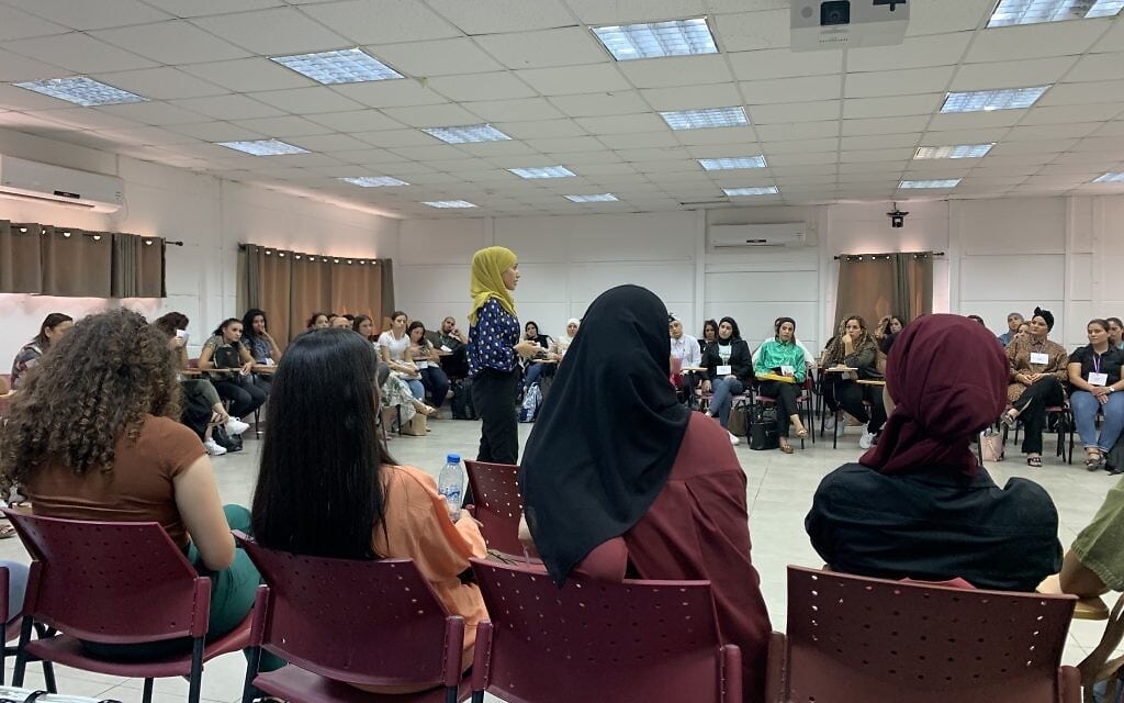 מורים ערבים בקורס הכשרה של מכון מרחבים, יולי 2022, אילוסטרציה (צילום: באדיבות מכון מרחבים) מורים ערבים בקורס הכשרה של מכון מרחבים, יולי 2022, אילוסטרציה (צילום: באדיבות מכון מרחבים)