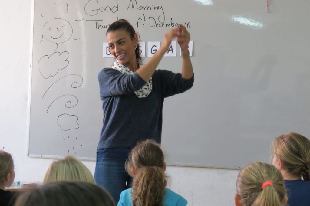מורה ערבייה בבית ספר יהודי (צילום: באדיבות מכון מרחבים)