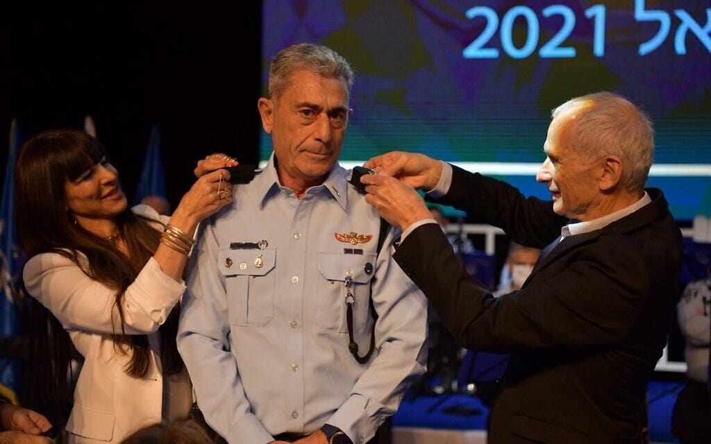 ראש אגף סי&#8221;ף נתן בוזנה בעת שהועלה לדרגת ניצב, אפריל 2021 (צילום: דוברות משטרת ישראל)
