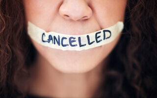 אילוסטרציה: תרבות הביטול (צילום: iStock/ PeopleImages)) אילוסטרציה: תרבות הביטול (צילום: iStock/ PeopleImages))