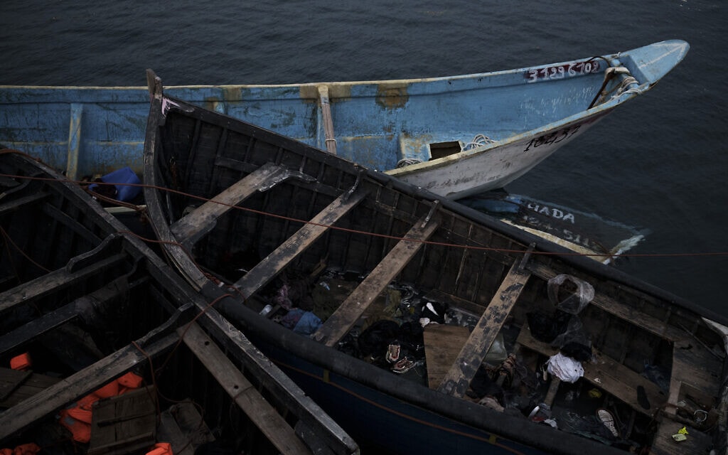 סירות אשר שימשו פליטים עומדות בנמל בגראן קנריה שבאיים הקנרים בנובמבר 2021. אילוסטרציה (צילום: AP Photo/Felipe Dana)