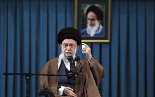 האייתוללה עלי ח'אמנאי (צילום: Office of the Iranian Supreme Leader via AP) האייתוללה עלי ח'אמנאי (צילום: Office of the Iranian Supreme Leader via AP)