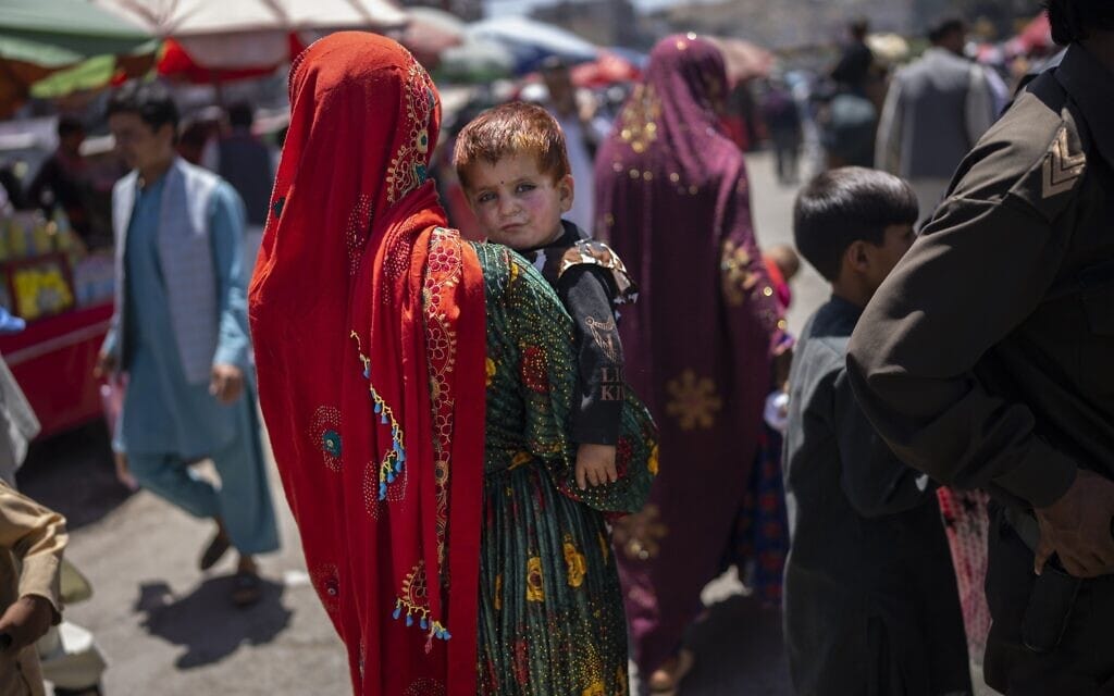 אילוסטרציה: נשים באפגניסטן, יוני 2023 (צילום: AP Photo/Rodrigo Abd)