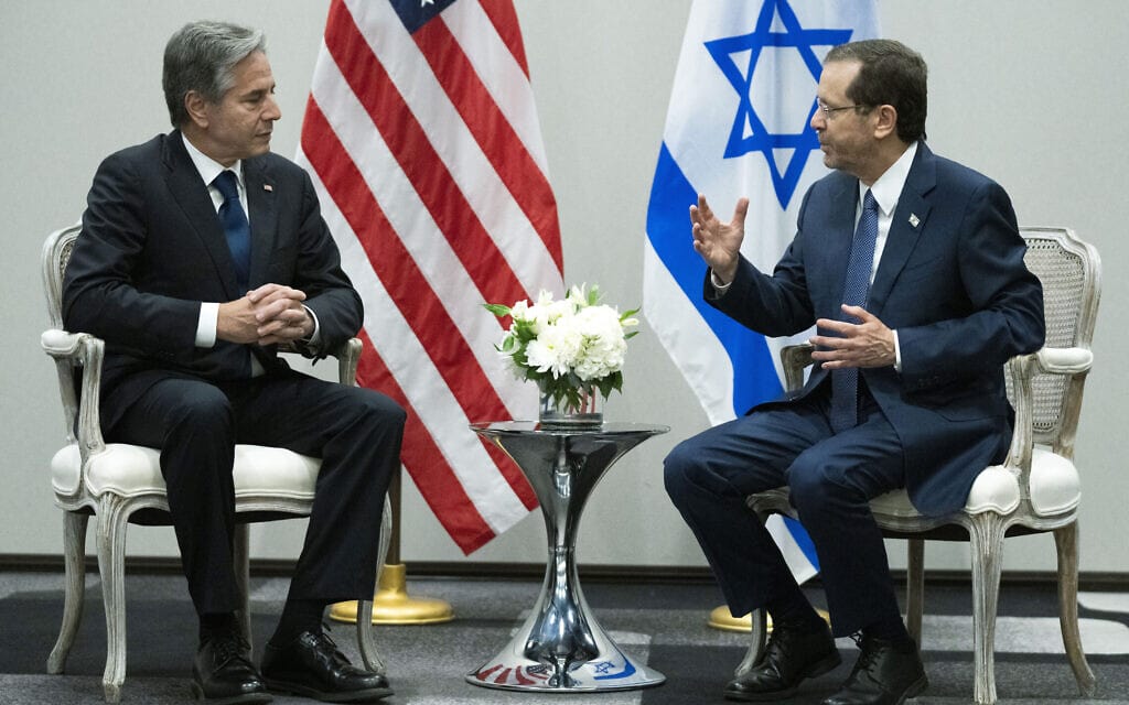 הנשיא יצחק הרצוג בפגישה עם שר החוץ האמריקאי אנתוני בלינקן בוושינגטון, 18 ביולי 2023 (צילום: AP Photo/Manuel Balce Ceneta)