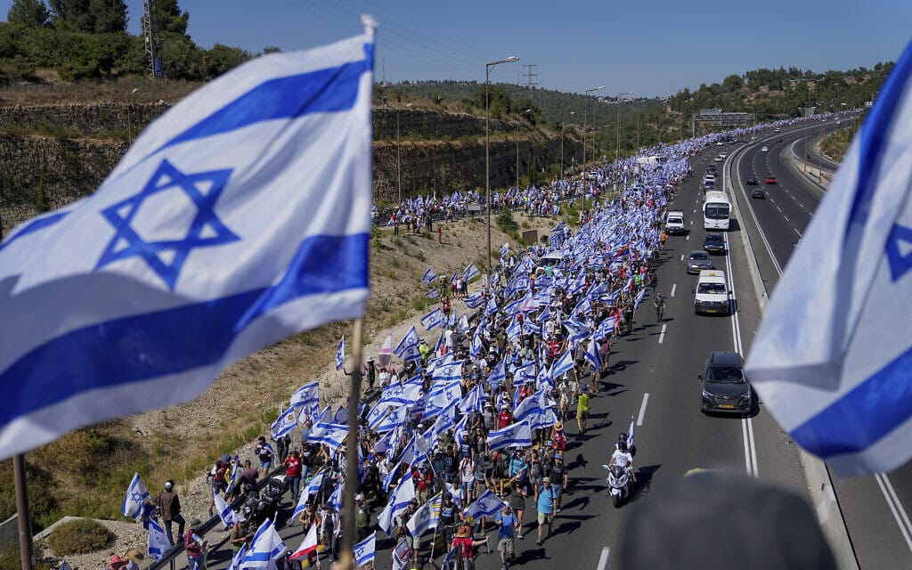 צעדת המחאה לירושלים בשבת בבוקר, 22 ביולי 2023 (צילום: AP Photo/Ohad Zwigenberg)