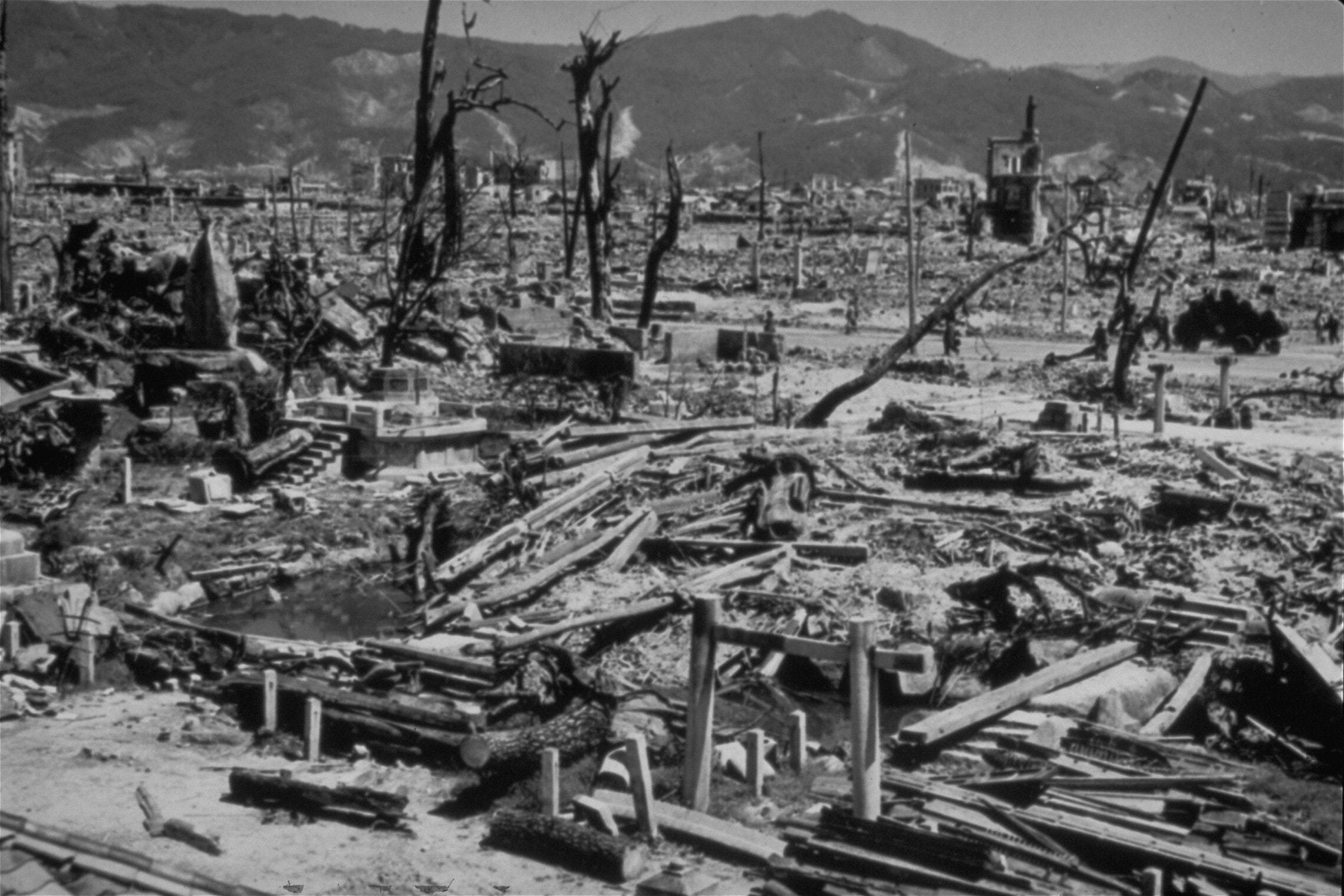 ההרס בהירושימה, יפן, אחרי פצצת האטום שהנחיתה ארצות הברית על העיר, 6 באוגוסט 1945 (צילום: AP Photo)