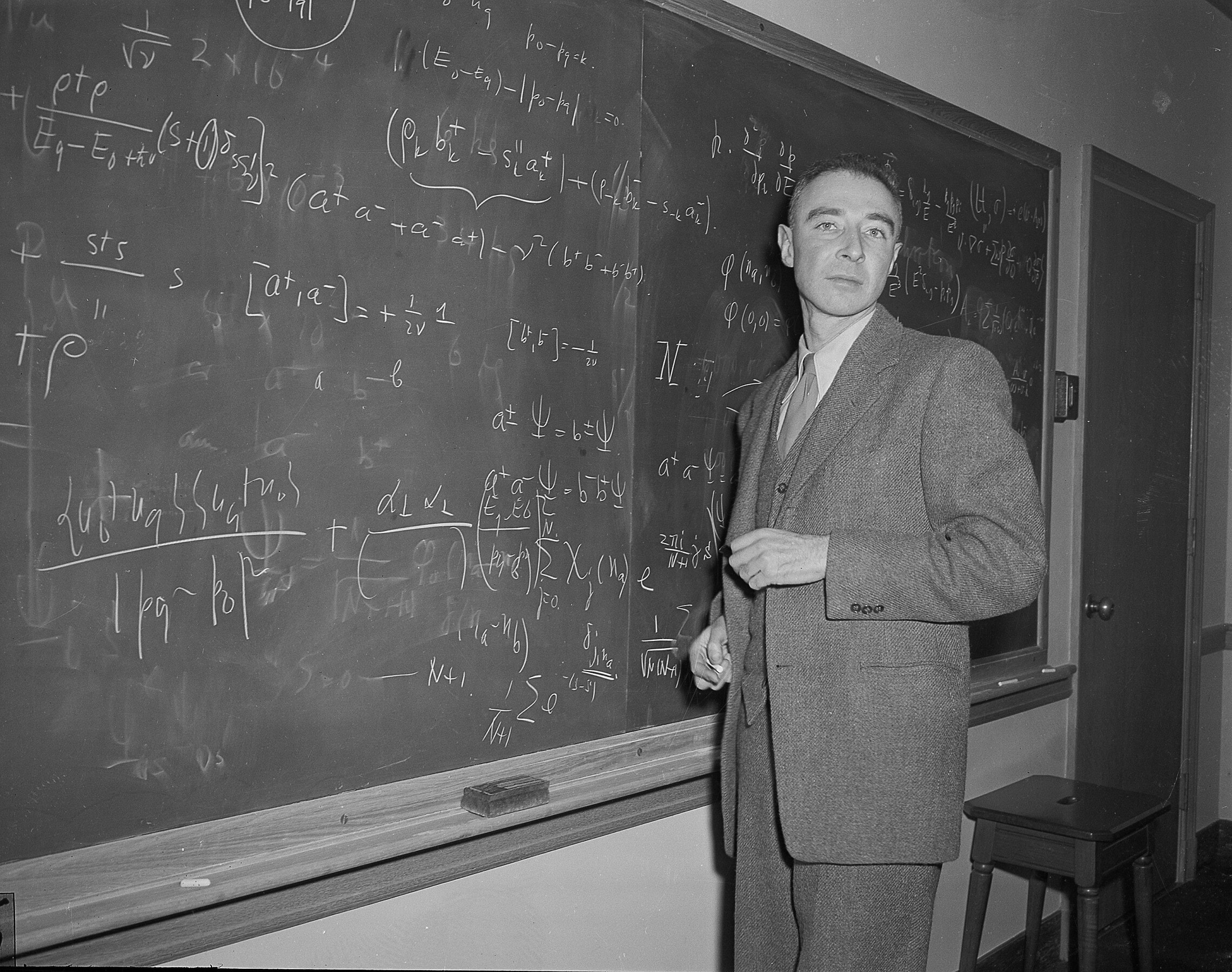 רוברט אופנהיימר ב-1947 (צילום: AP Photo)