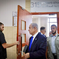 ראש הממשלה בנימין נתניהו בבית המשפט המחוזי בירושלים בזמן עדותו של ארנון מילצ'ן. 5 ביולי 2023 (צילום: Marc Israel Sellem/POOL)