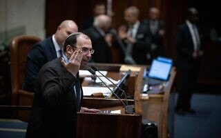 ח"כ שמחה רוטמן נואם במליאת הכנסת בעת ההצבעה בקריאה ראשונה על צמצום עילת הסבירות, 10 ביולי 2023 (צילום: יונתן זינדל/פלאש90) ח"כ שמחה רוטמן נואם במליאת הכנסת בעת ההצבעה בקריאה ראשונה על צמצום עילת הסבירות, 10 ביולי 2023 (צילום: יונתן זינדל/פלאש90)