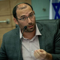 ח"כ שמחה רוטמן מנהל ישיבה של ועדת החוקה של הכנסת, 16 ביולי 2023 (צילום: יונתן זינדל/פלאש90)