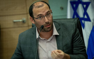 ח"כ שמחה רוטמן מנהל ישיבה של ועדת החוקה של הכנסת, 16 ביולי 2023 (צילום: יונתן זינדל/פלאש90) ח"כ שמחה רוטמן מנהל ישיבה של ועדת החוקה של הכנסת, 16 ביולי 2023 (צילום: יונתן זינדל/פלאש90)