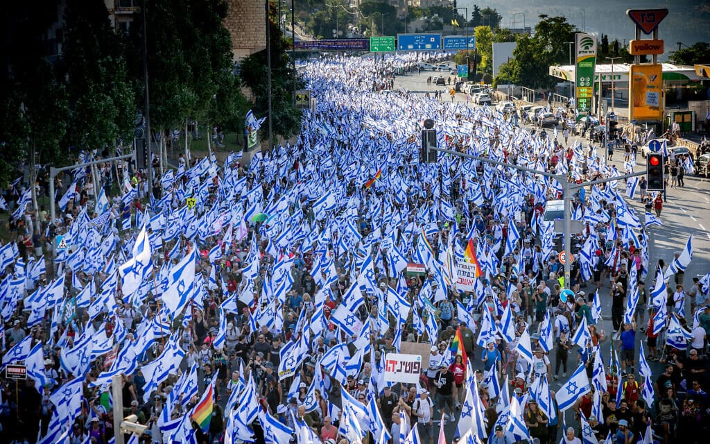 צעדת המוחים נגד ההפיכה המשטרית בכניסה לירושלים, 22 ביולי 2023 (צילום: יונתן זינדל/פלאש90)