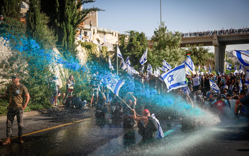 מוחים בהפגנה בירושלים, 2023 (צילום: Chaim Goldberg/Flash90)