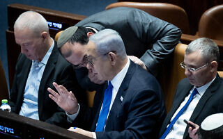 בנימין נתניהו והשרים בהצבעה על חקיקת ביטול עילת הסבירות (צילום: Yonatan Sindel/Flash90) בנימין נתניהו והשרים בהצבעה על חקיקת ביטול עילת הסבירות (צילום: Yonatan Sindel/Flash90)