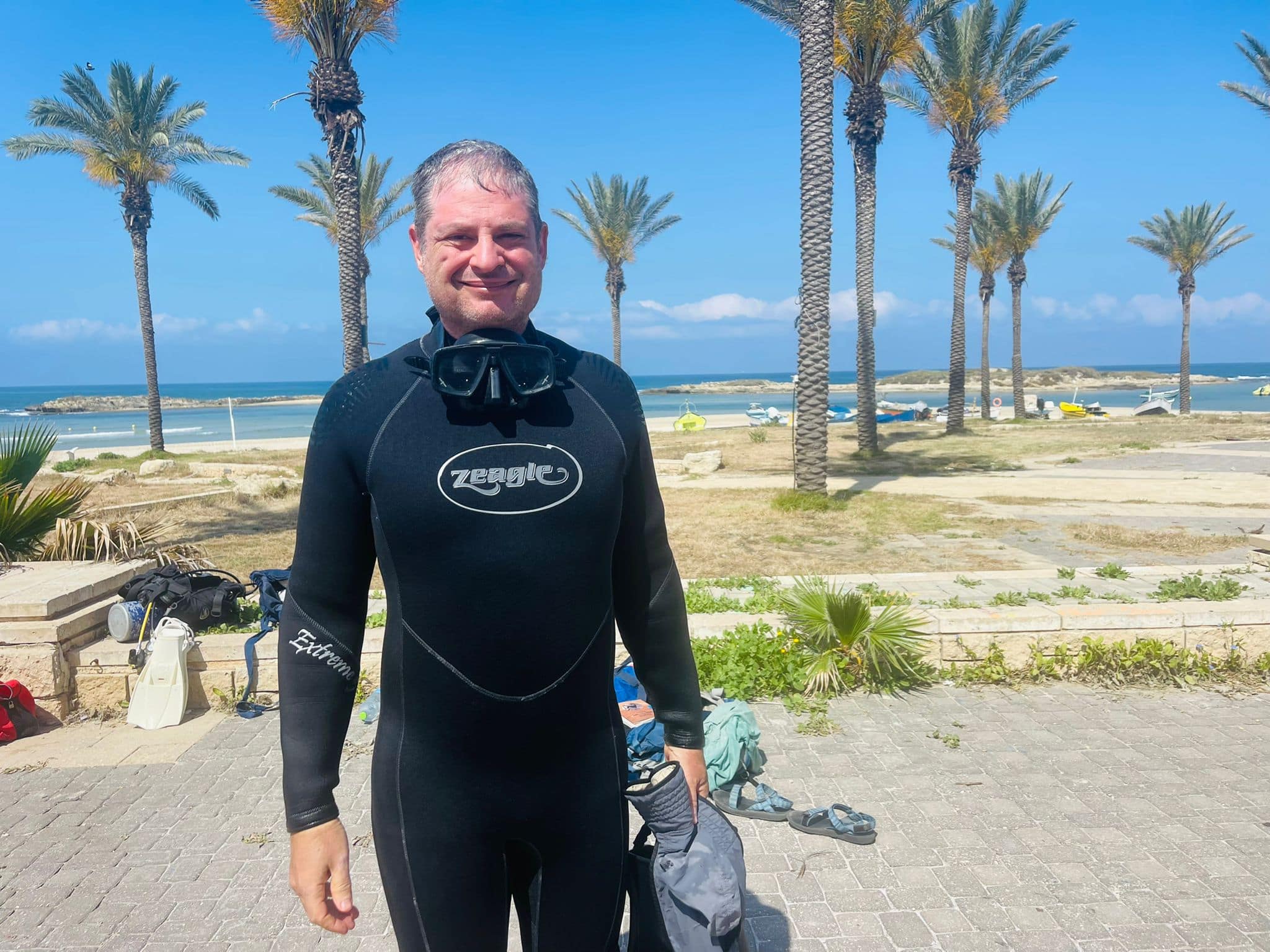 פרופ&#8217; אסף יסעור־לנדאו, מנהל המכון ללימודי ים על שם ליאון רקנאטי באוניברסיטה חיפה, בחוף דור (צילום: מלאני לידמן)