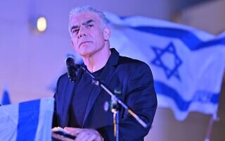 יו"ר האופוזיציה יאיר לפיד נואם בהפגנה נגד המהפגה המשפטית בהוד השרון, 15 ביולי 2023 (צילום: אלעד גוטמן) יו"ר האופוזיציה יאיר לפיד נואם בהפגנה נגד המהפגה המשפטית בהוד השרון, 15 ביולי 2023 (צילום: אלעד גוטמן)