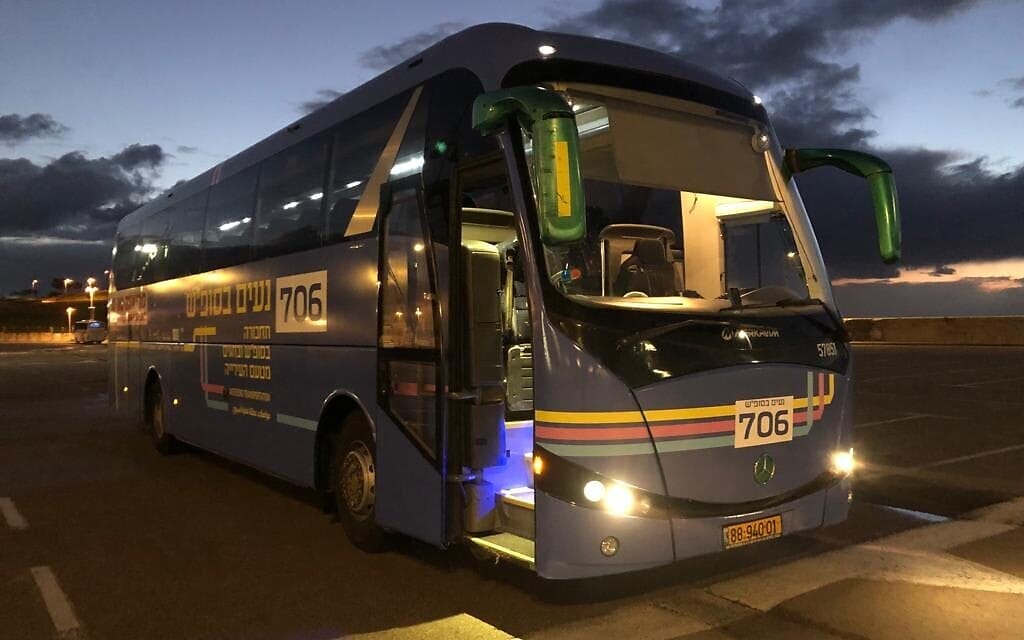 אוטובוס של &quot;נעים בסופ&quot;ש&quot; (צילום: עיריית תל אביב)