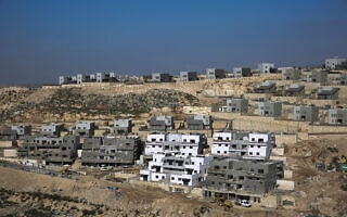 אילוסטרציה: יחידות דיור חדשות הנבנות בהתנחלות מעלה, ינואר 2019 (צילום: AP Photo/Ariel Schalit) אילוסטרציה: יחידות דיור חדשות הנבנות בהתנחלות מעלה, ינואר 2019 (צילום: AP Photo/Ariel Schalit)