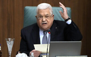 יושב ראש הרשות הפלסטינית מחמוד עבאס מדבר במהלך "פסגת ירושלים" של הליגה הערבית בקהיר, 12 בפברואר 2023 (צילום: AP Photo/Amr Nabil) יושב ראש הרשות הפלסטינית מחמוד עבאס מדבר במהלך "פסגת ירושלים" של הליגה הערבית בקהיר, 12 בפברואר 2023 (צילום: AP Photo/Amr Nabil)