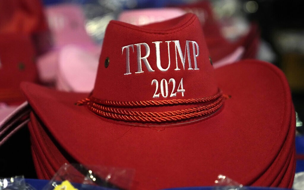 כובע תמיכה בריצה של דונלד טראמפ לנשיאות ארה&quot;ב (צילום: AP Photo/Lynne Sladky)