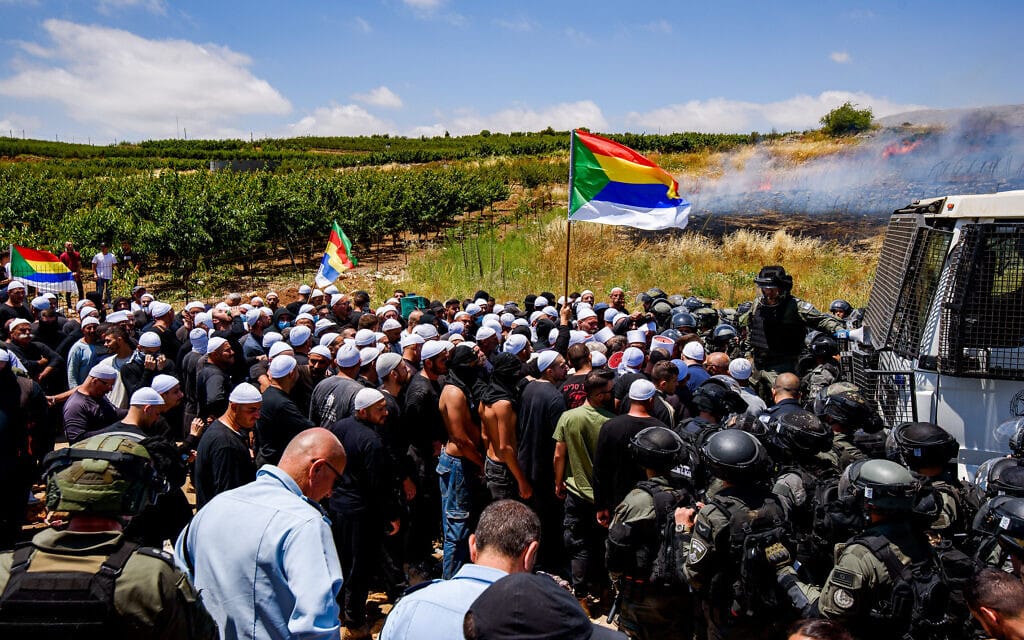 הפגנת תושבים דרוזים נגד הקמת חוות טורבינות ליד מג&#039;דל שאמס. 20 ביוני 2023 (צילום: Ayal Margolin/Flash90)