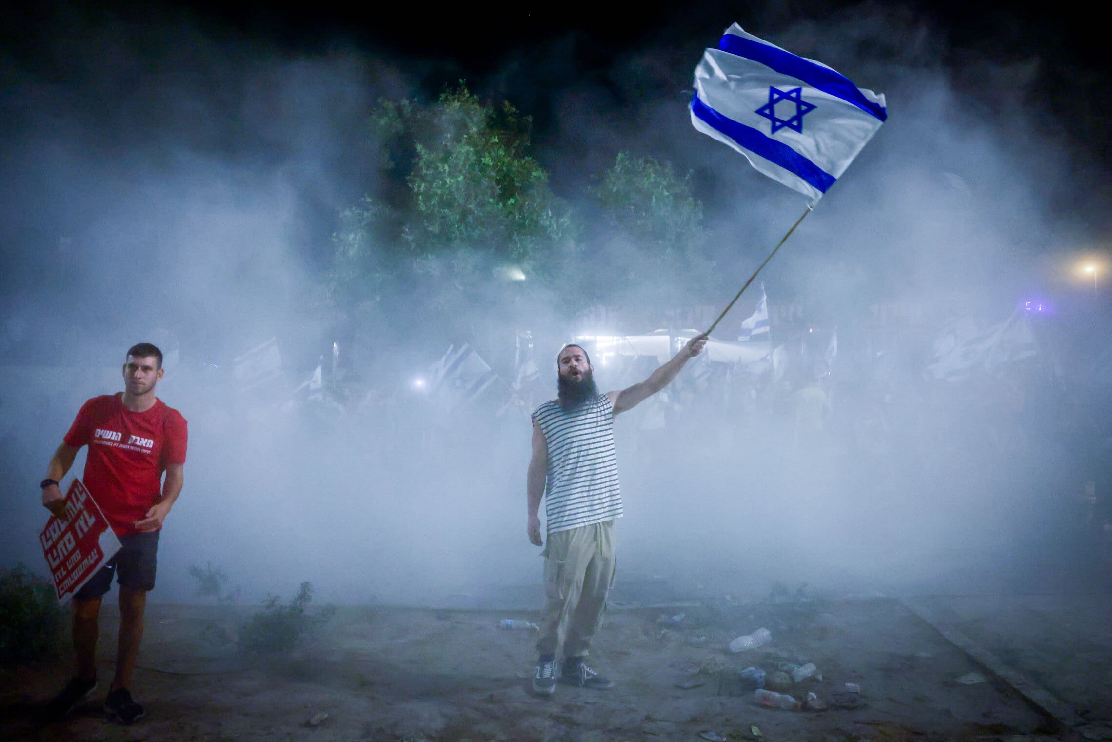 אילוסטרציה: מפגין נגד ההפיכה המשטרית ליד הכנסת, ירושלים, 24 ביולי 2023 (צילום: Chaim Goldberg/Flash90)