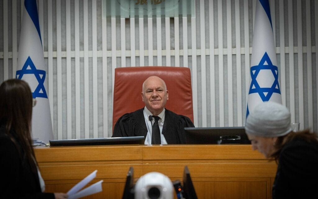 המשנה לנשיאת בית המשפט העליון, השופט עוזי פוגלמן, בדיון על חוק האימוץ, 2 באוגוסט 2023 (צילום: יונתן זינדל/פלאש90)