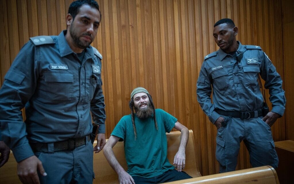 אלישע ירד החשוד בהריגתו של קוסאי מועטאן מהכפר בורקה, מגיע לשימוע בבית המשפט בירושלים. 9 באוגוסט 2023 (צילום: Yonatan Sindel/Flash90)