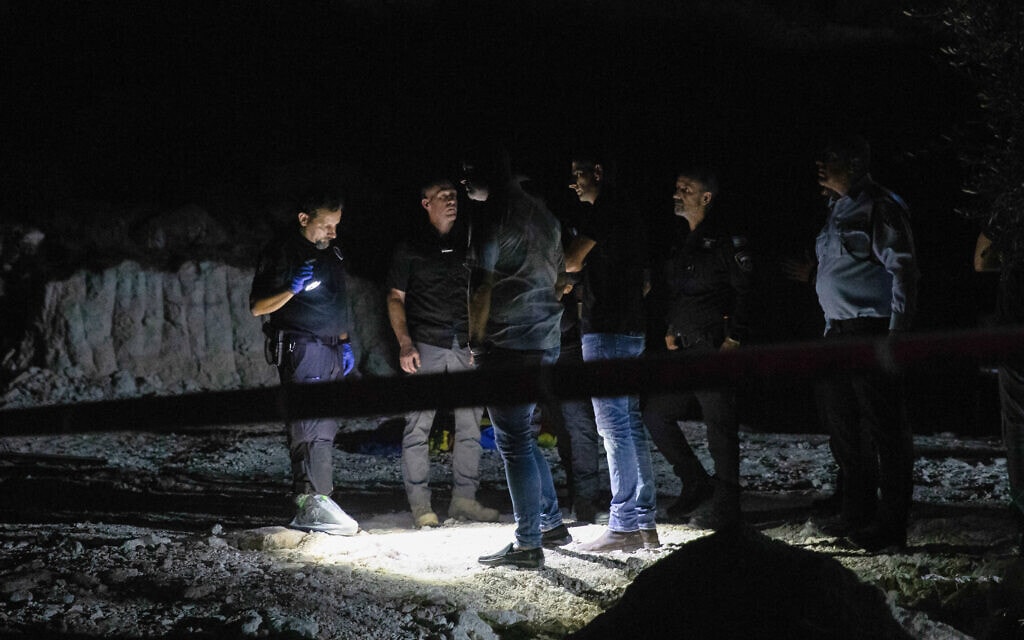 זירת הרצח שבה נורו ארבעה בני אדם ביישוב אבו סנאן, 22 באוגוסט 2023 (צילום: שיר טורם/פלאש 90) זירת הרצח שבה נורו ארבעה בני אדם ביישוב אבו סנאן, 22 באוגוסט 2023 (צילום: שיר טורם/פלאש 90)