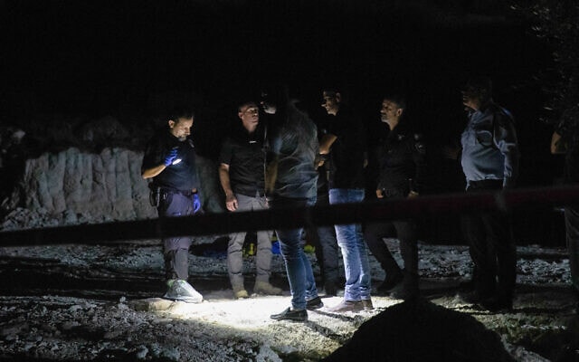 זירת הרצח שבה נורו ארבעה בני אדם ביישוב אבו סנאן, 22 באוגוסט 2023 (צילום: שיר טורם/פלאש 90) זירת הרצח שבה נורו ארבעה בני אדם ביישוב אבו סנאן, 22 באוגוסט 2023 (צילום: שיר טורם/פלאש 90)