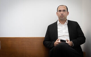ח"כ שמחה רוטמן בדיון בבית משפט השלום בירושלים על בקשתו לצו מניעת הטרדה נגד פעילי מחאה, 27 באוגוסט 2023 (צילום: חיים גולדברג/פלאש90) ח"כ שמחה רוטמן בדיון בבית משפט השלום בירושלים על בקשתו לצו מניעת הטרדה נגד פעילי מחאה, 27 באוגוסט 2023 (צילום: חיים גולדברג/פלאש90)