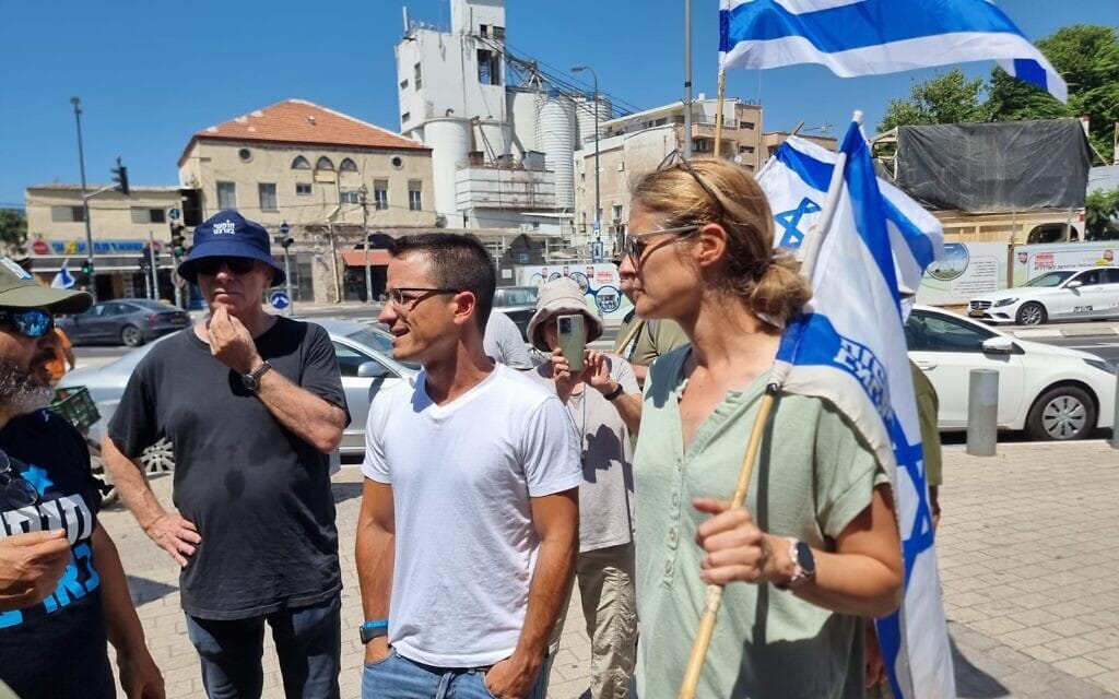 שקמה ברסלר בתחנת סלמה. 1 באוגוסט 2023 (צילום: מחאת קפלן) שקמה ברסלר בתחנת סלמה. 1 באוגוסט 2023 (צילום: מחאת קפלן)