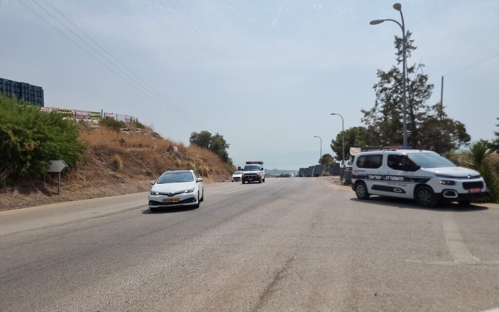 היערכות משטרתית להגעתו של נתניהו למושב רמות. 14 באוגוסט 2023 (צילום: כוח קפלן) היערכות משטרתית להגעתו של נתניהו למושב רמות. 14 באוגוסט 2023 (צילום: כוח קפלן)