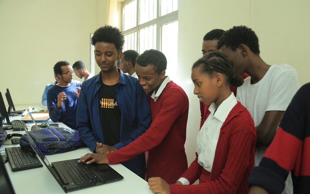 תלמידי תיכון במרכז STEMpower בפוקה שבבישופטו, אתיופיה, יולי 2023 (צילום: באדיבות STEMpower)