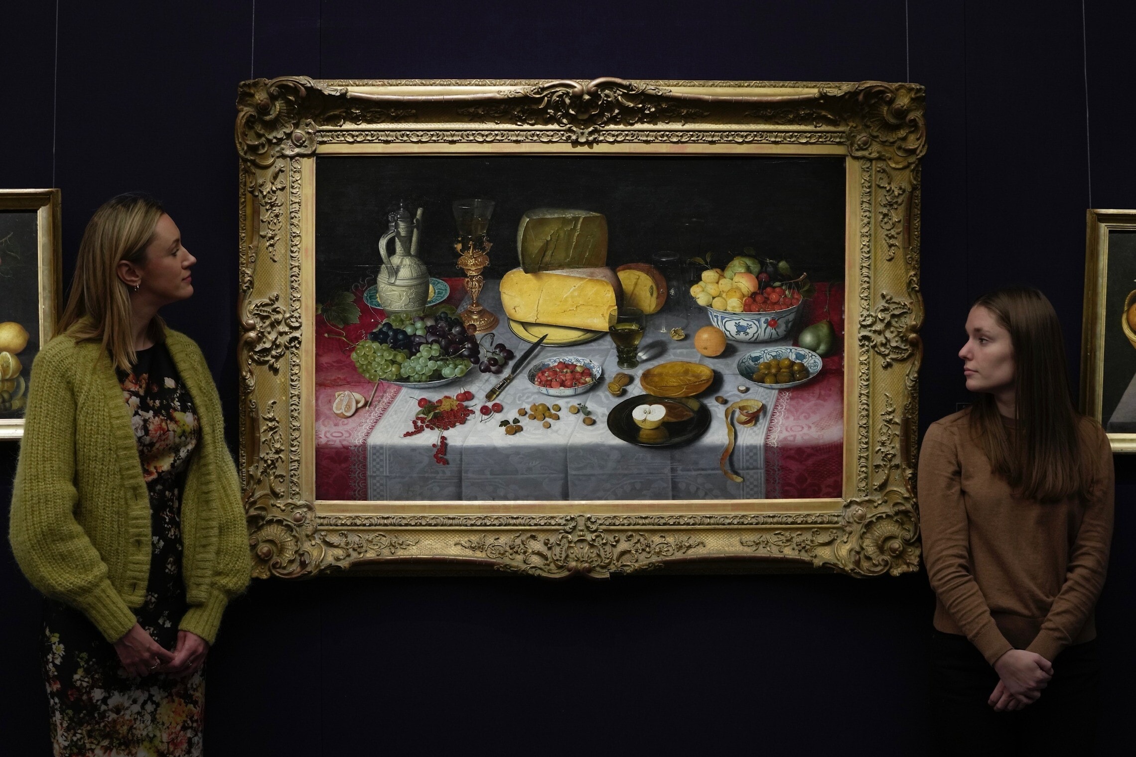 &quot;טבע דומם עם גבינה&quot; של הצייר ההולנדי פלוריס ואן דייק (צילום: AP Photo/Kin Cheung)