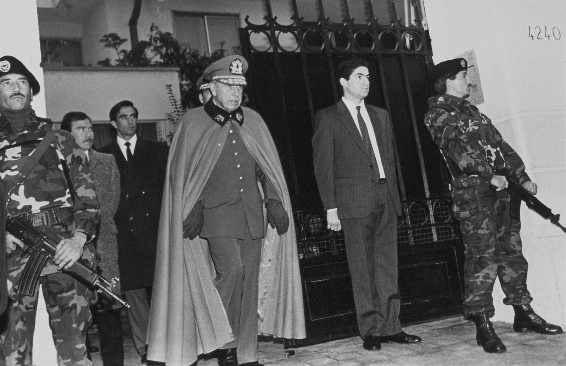 הרודן הצ&#039;יליאני אוגוסטו פינושה, 1986 (צילום: AP Photo/Marco Ugarte)