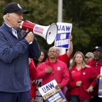 ג'ו ביידן מצטרף למשמרת השביתה של איגוד עובדי תעשיית הרכב במישיגן, 26 בספטמבר 2023