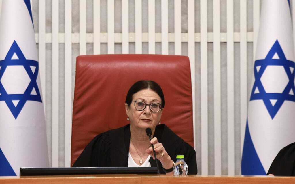 נשיאת בית המשפט העליון אסתר חיות בדיון על חוק הנבצרות, 28 בספטמבר 2023 (צילום: Menahem Kahana/Pool Photo via AP)