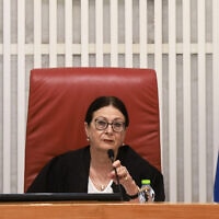 נשיאת בית המשפט העליון אסתר חיות בדיון על חוק הנבצרות, 28 בספטמבר 2023 (צילום: Menahem Kahana/Pool Photo via AP) נשיאת בית המשפט העליון אסתר חיות בדיון על חוק הנבצרות, 28 בספטמבר 2023 (צילום: Menahem Kahana/Pool Photo via AP)