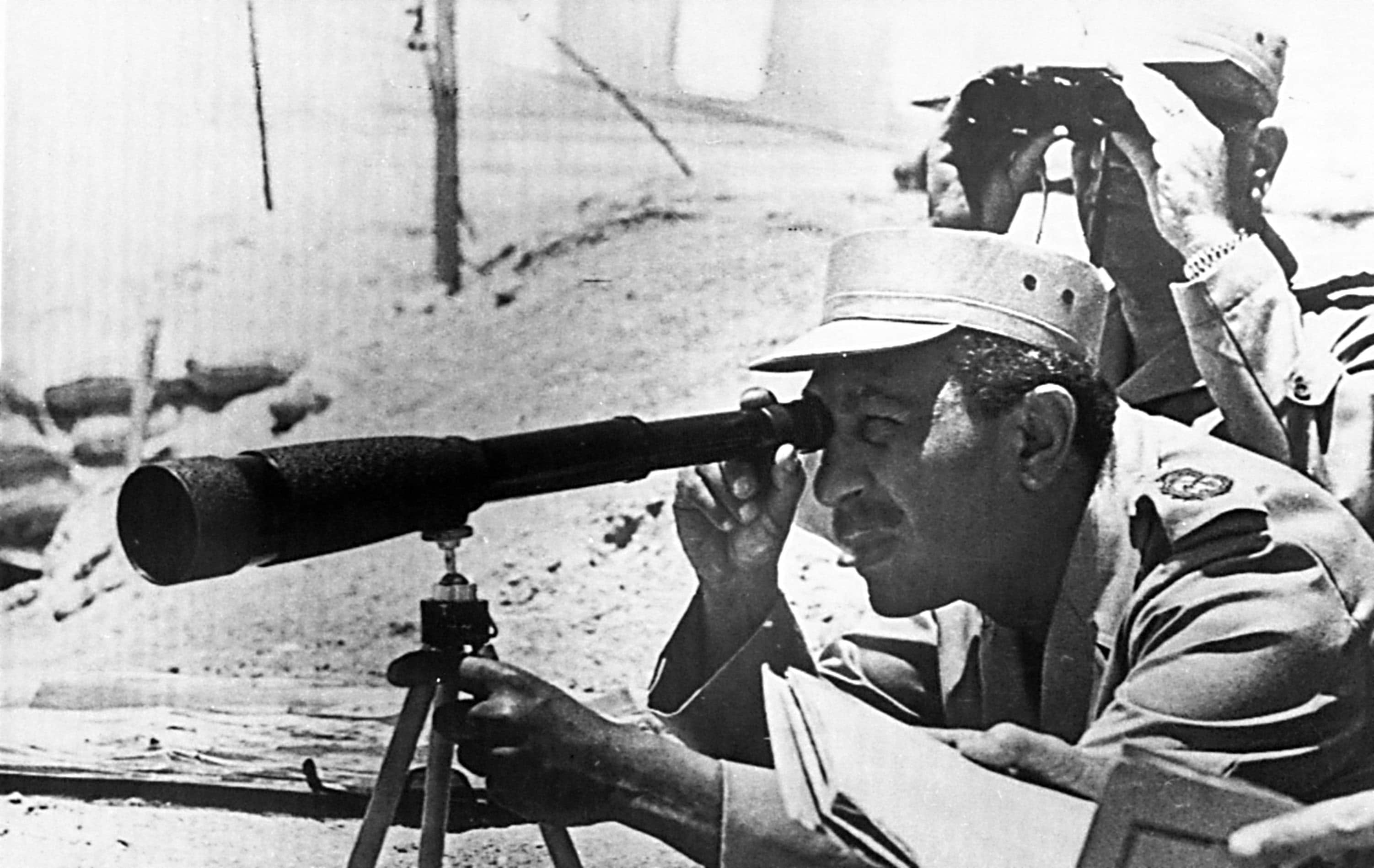 נשיא מצרים אנואר סאדאת בביקור בקו החזית בסיני לפני המלחמה, 4 ביוני 1973 (צילום: AP Photo)