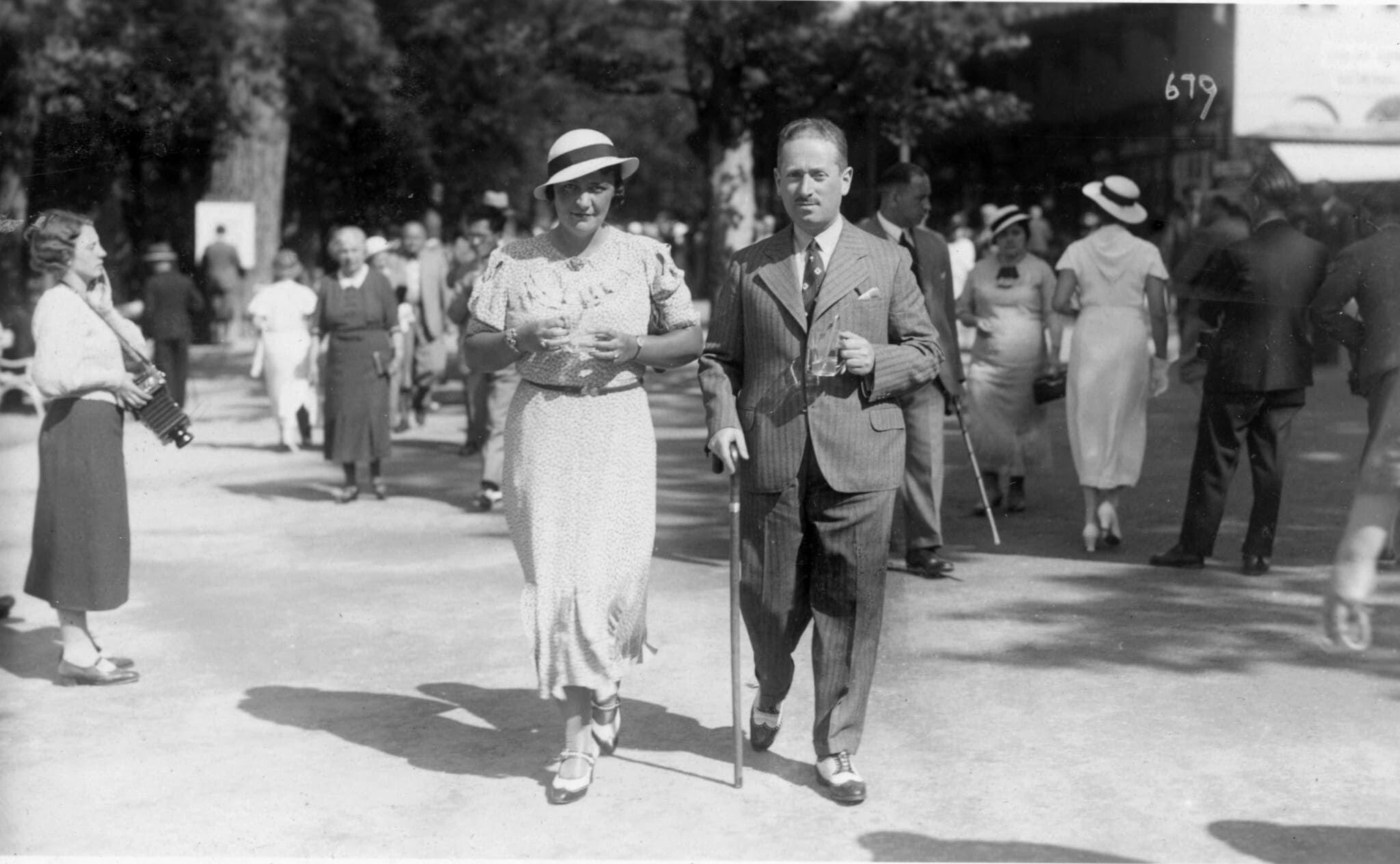 אדולף "דוֹלוּ" פינקלשטיין ולוסיה פינקלשטיין בלבוב. אמצע שנות ה־30 (צילום: אוסף משפחת פינקלשטיין)