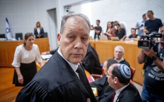 עו"ד אילן בומבך בבית המשפט העליון, בדיון על ביטול סעיף הסבירות, 12 בספטמבר 2023 (צילום: יונתן זינדל/פלאש90) עו"ד אילן בומבך בבית המשפט העליון, בדיון על ביטול סעיף הסבירות, 12 בספטמבר 2023 (צילום: יונתן זינדל/פלאש90)