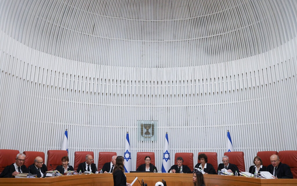 11 שופטי בג"ץ בראשות הנשיא אסתר חיות דנים בעתירות נגד חוק הנבצרות. 28 בספטמבר 2023 (צילום: Chaim Goldberg/Flash90) 11 שופטי בג"ץ בראשות הנשיא אסתר חיות דנים בעתירות נגד חוק הנבצרות. 28 בספטמבר 2023 (צילום: Chaim Goldberg/Flash90)
