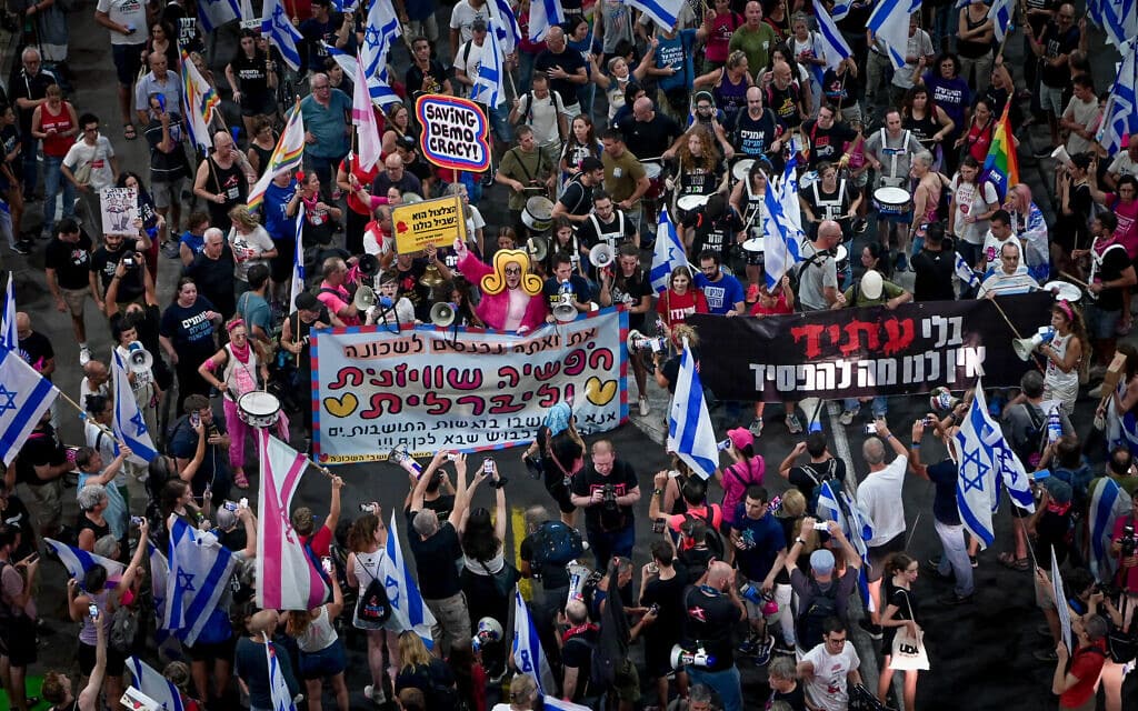 מפגינים נגד המהפכה המשפטית בתל אביב. 30 בספטמבר 2023 (צילום: Avshalom Sassoni/Flash90)